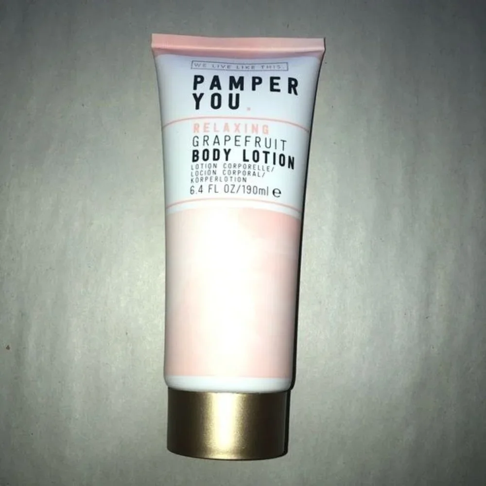 We Live Like This. Pamper You Grapefruit Lotion‎ Body 190ml Tube Moisturizing